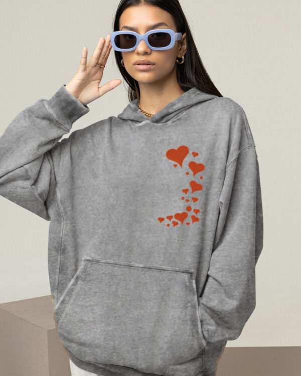 Bluza oversize z kapturem <br>Spadające serca <br>Haft, Efekt sprania